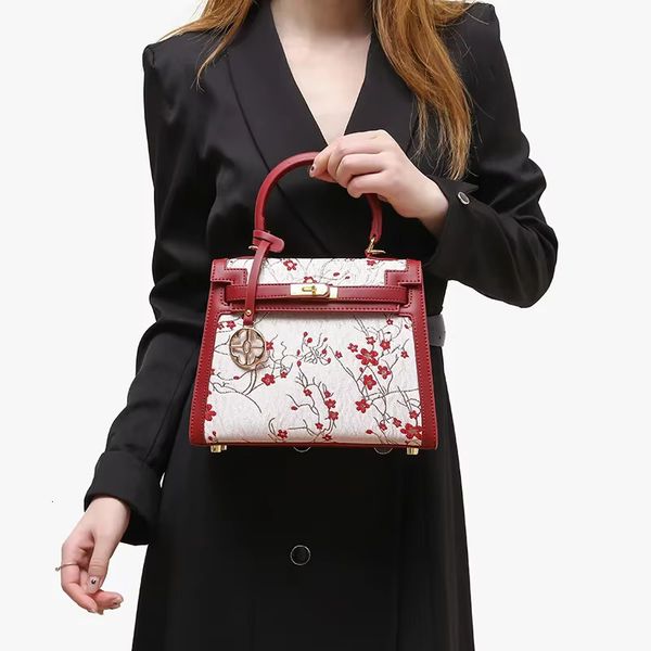 

Mirror 2025 Autumn/Winter New Niche Chinese Style Embroidery Red Bride Wedding Handbag Fashionable Single Shoulder Bag
