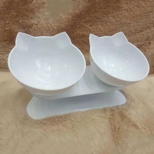 151813 Using the principles of bionics, simulate the scent emitted by prey to stimulate cats' primitive appetite and encourage them to eat more actively.