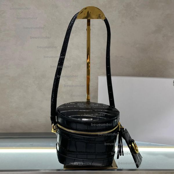 

New Crocodile Embossed Leather Cosmetic Bag Luxury Designer Golden Hardware Makeup Case Zipper Closure Fashion Women Casual Crossbody Shoulder Bag BFG25011118, Colour 6