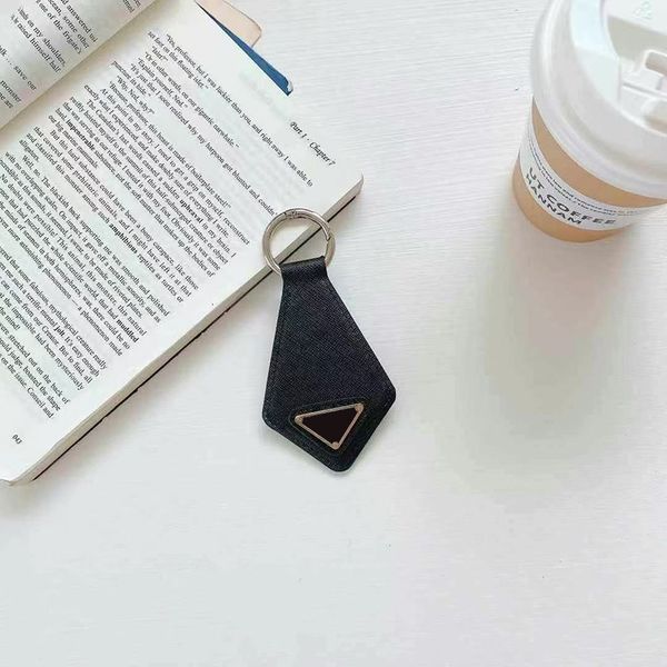 Keychain Designer Tracker Case for AirTag Luxury Leather Key Chains Wireless Bluetooth Air Tag Tracking Protective Cover Key Fob Car Key Ring Anti-lost Keyring Black