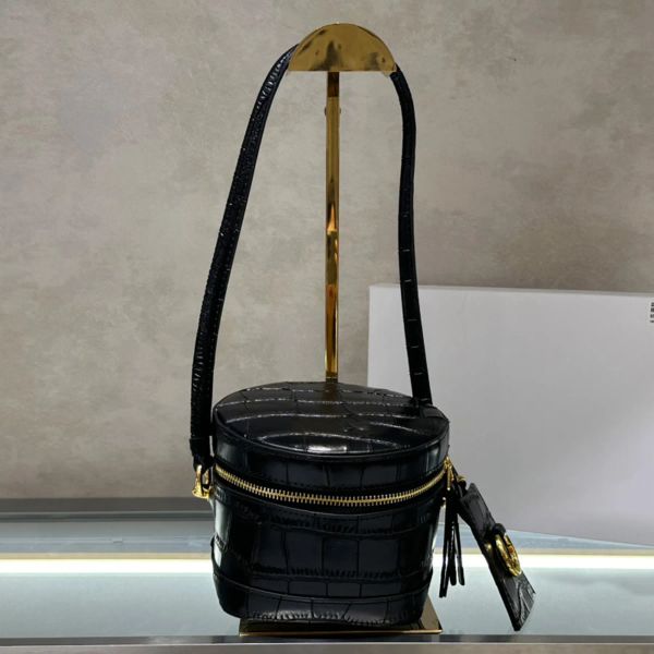 

New Crocodile Embossed Leather Cosmetic Bag Luxury Designer Golden Hardware Makeup Case Zipper Closure Fashion Women Casual Crossbody Shoulder Bag BFG25011118, Colour 3
