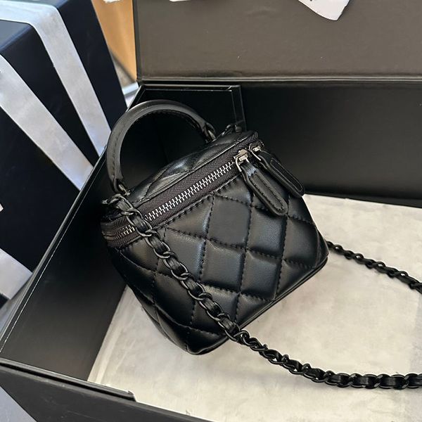 

All Black Women Designer Makeup Bag with Top Handle Mirror Lambskin Leather Cosmetic Case Purse Diamond Lattice Zipper Vanity Box Cross Shoulder Handbag 11/16cm, Black 11cm