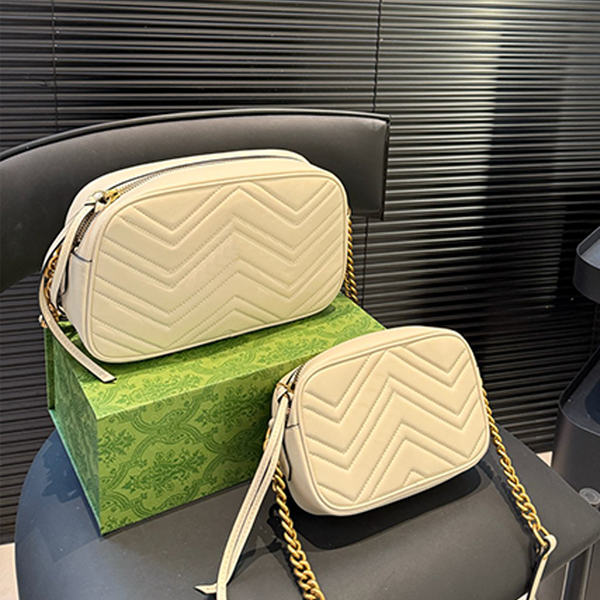 

Mirror Retro wave pattern camera with fashionable chain strap for daily commuting small square designed by designer women's shoulder bag handbag, Black