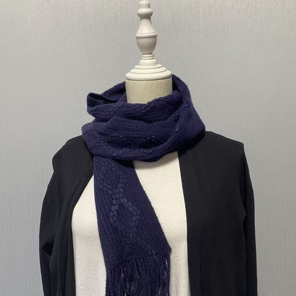 T166 scarf is versatile, high-value and warm for students and couples in autumn and winter. It is a retro knitted scarf