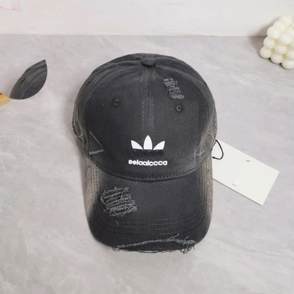 Designer Baseball Cap Bucket Cap Men and Women Fashionable Design Duckbill Cap Letter Fishing Cap High-quality