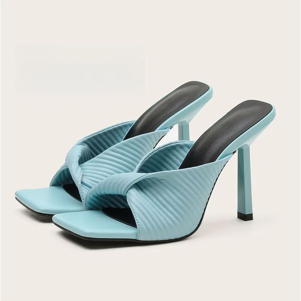 

chic euroamerican inspired ankle strap platform pumps for ladies, Red