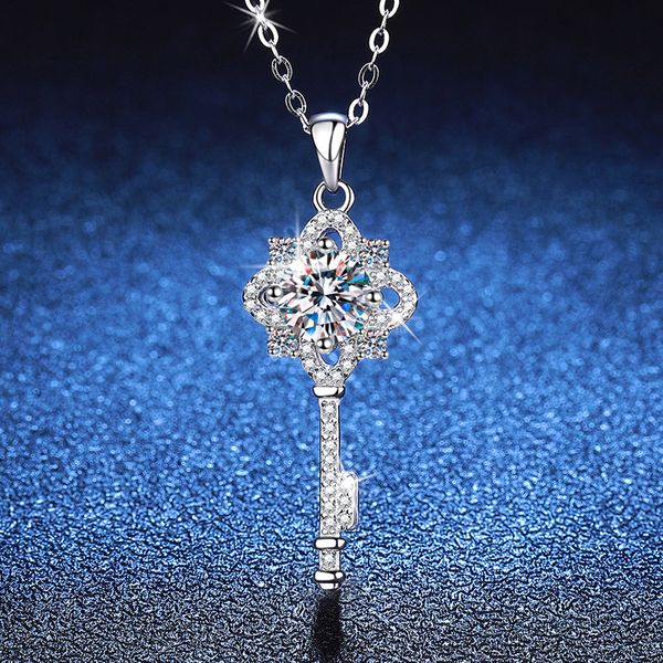 

S925 Sterling Silver Moissanite Pendant Necklace with 1ct Moissanite Stone, Four-leaf Clover and Key Design, Elegant Jewelry for Women