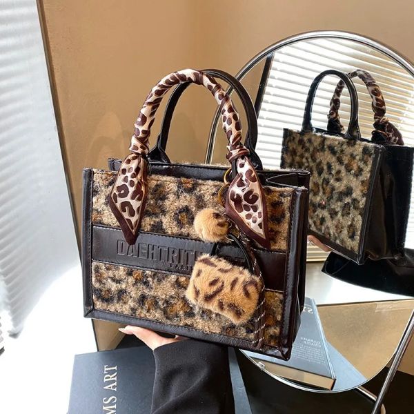 

Luxury Bag Designer Bag Shoulder Bag New Free Shipping Designer Bags Totes Bags For Womans Personalized Lamb Wool Large Retro Leopard Print Handbag, Color 3