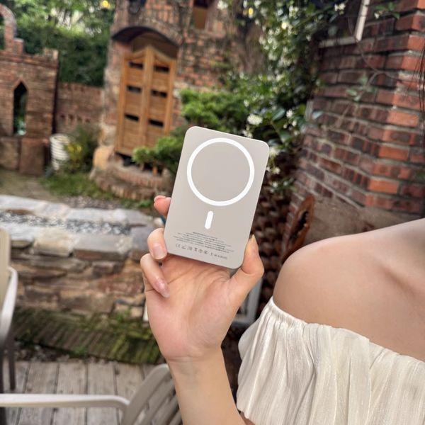 Mini magnetic power bank suitable for Apple 16 wireless magsafe fast charging, ultra-thin, compact and portable, 10000 large capacity mobile power battery