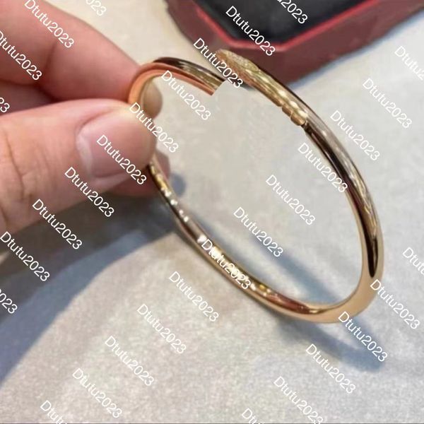 

Bracelet Designer Bracelet High quality for your choice Luxury Designer Bracelets Alphabet Valentine Gift Noble And Elegant Women Bracelet 678