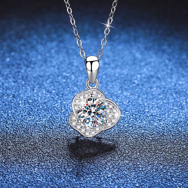 

Chic Ladies' Ornament Sophisticated Single Stone Setting Ringed by Petals Craftsmanship Made from Pure White Precious Metal