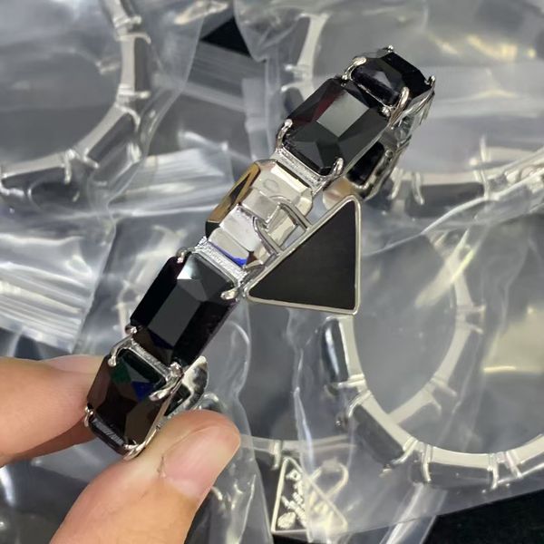 

Designer Luxury Bracelet Men Women Gold Plated Bangle Black White Simple Bracelets Cuff Jewelry Party Gift