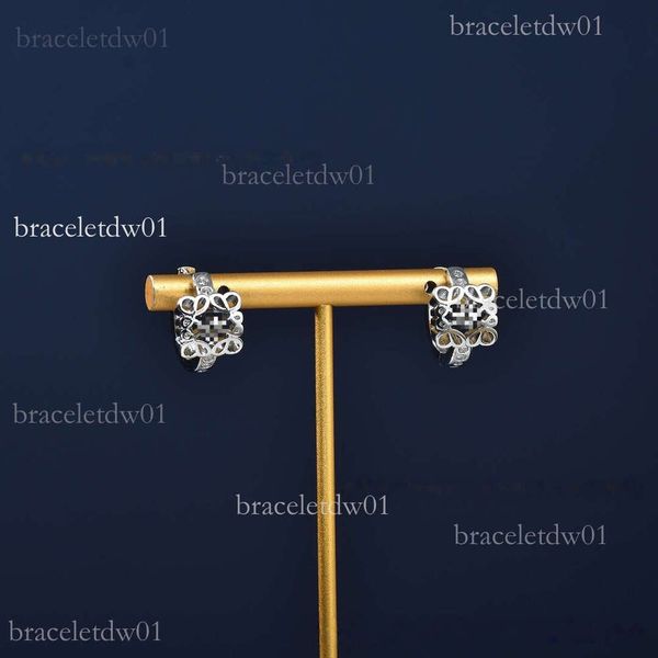 

Suitable For Women, Light Luxury, High-end, Unique Metallic Texture, Luxurious Jewelry. Three-dimensional Design. Women's Jewelry Designer.