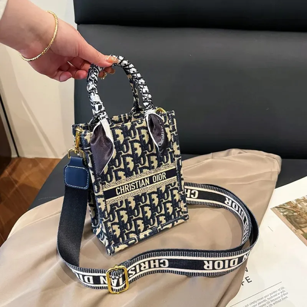

Designer bag 2025 New Shoulder Bag Luxury Bag Crossbody Purse tote bag capacity exquisite embroidery It is a portable handbag for women and a crossbody handbag 10B, #1