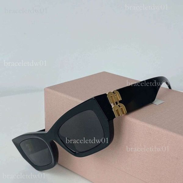 

Miulymiuly Sunglasses Fashion Show Models Wearing The Same Style. In Line With The Design's Fashionable Lines Uv-protective Sunglasses A Favorite Of Strong Women.