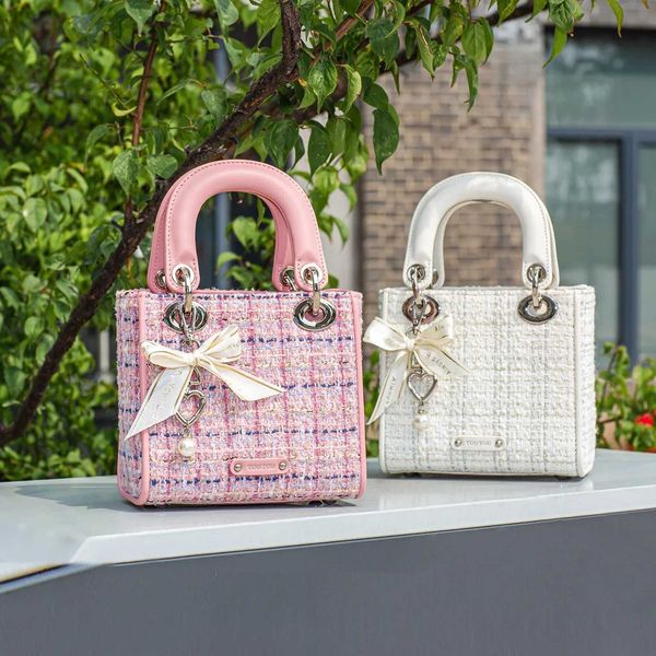 

Stylish shoulder bag Exquisite and Cute Handbag Womens Crossbody Bag With Original Luxury Designer Shoulder Bag with Bowknot Pendant Y250314, White