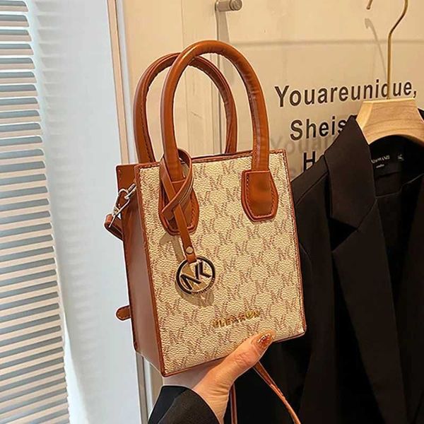 

Luxury 2025 Convertible Shoulder Bag Women Diamond-Quilted Pebbled Leather Euro-Chic Artisanal Multi-Scene Essentials Y250605, Bai
