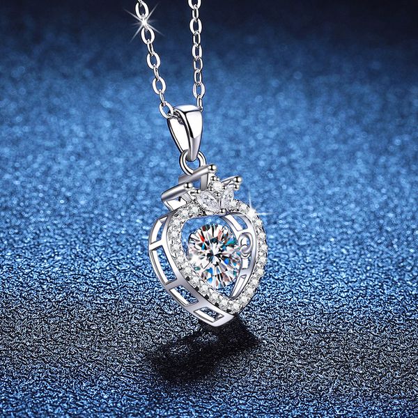

Classic Sterling Silver Chain with Sparkling Moissanite Gemstone: Versatile Fashion Accessory