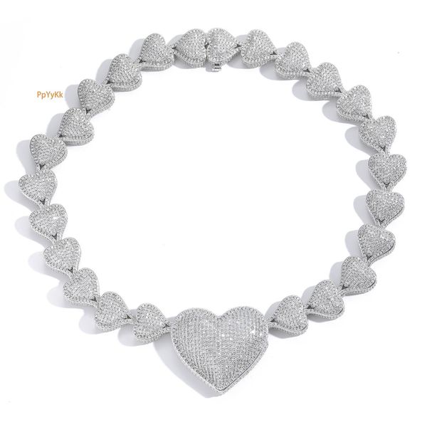 

New Arrival Hip Hop Heart Necklace Fully Iced Out Personalized Trendy Hip Hop Accessory Heart Shaped Necklace VVS Moissanite High Quality Pass the diamond tester