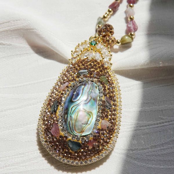 Haipo is an Australian abalone shell energy jewelry set, which is light and luxurious, and the natural tourmaline necklace has a high sense of design.