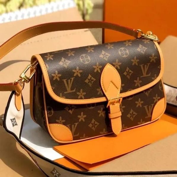 

2024 Women s Designer Crossbody Diane Baguette Classic Vintage Canvas Jacquard Strap Flower Flap Emed Letters Clutch Purse Shoulder Bags Tote Bag, Brown flower