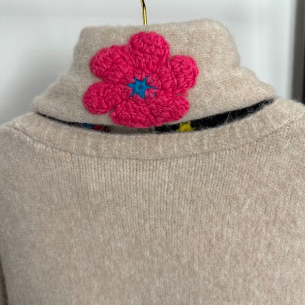 

Women's Knitted Sweater Designer Flower Jacket Cashmere Cardigan Medium Knitted Apricot Coat with Colorful Tassel Scarf, Khaki