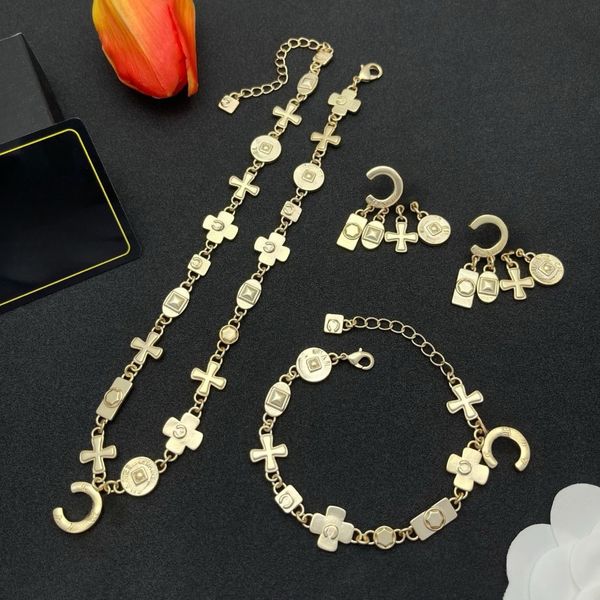 

Jewelry Set Necklace Earrings Bracelet Brooch Designer Jewelry Classic 18K Gold-plated Jewelry Set High Quality Multiple Options Christmas Gift, Golden