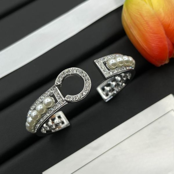 

Designer Bracelets for Women Luxury Bracelet Jewelry Niche Brass Material Not Easy To Fade Pearl Fashion Bracelets with Many Options