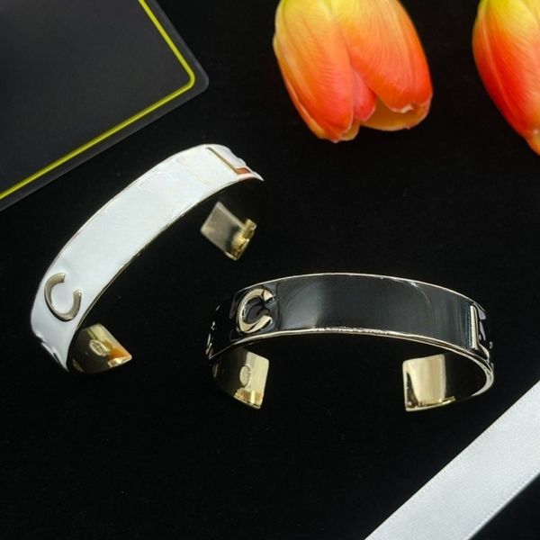 

Designer Enamel Bracelet Open Adjustable Size Fashion Bracelet for Women Gold Silver Black White Pink Luxury Exquisite High Jewelry Accessories Holiday Gift