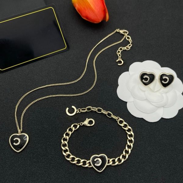 

Designer Women's Necklace Classic Letter Design 18K Gold Plated Necklace Luxury Jewelry Set Necklace Earrings Bracelet High Quality Multiple Choices, Light pink