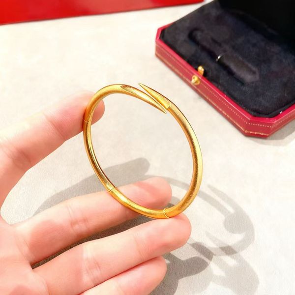 

Bracelet Designer Bracelet High quality for your choice Luxury Designer Bracelets Alphabet Valentine Gift Noble And Elegant Women Bracelet 678