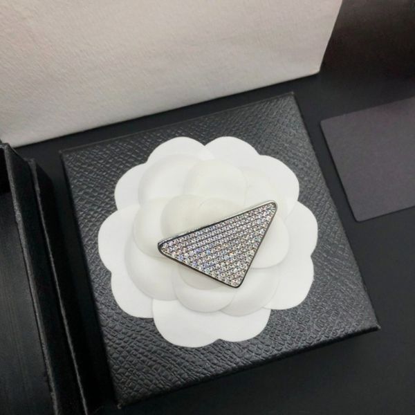 

Men's Women's Brooches Classic Designer Triangle Letter Brooches Full Diamond Brooches Classic Brand Accessories Christmas Gifts Couples New Year Gifts