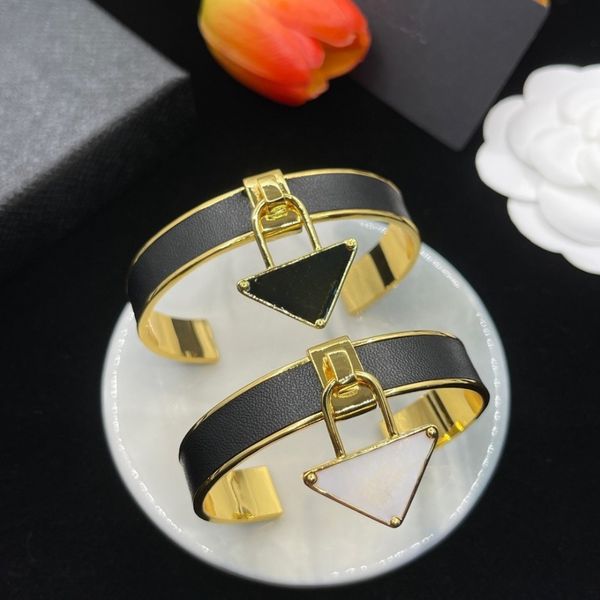 

Pendant Leather Bracelet Bangle Classic Pendant Letter Bracelet 18K Gold Plated High Quality Cowhide Bracelet Couple Jewelry Christmas Gift