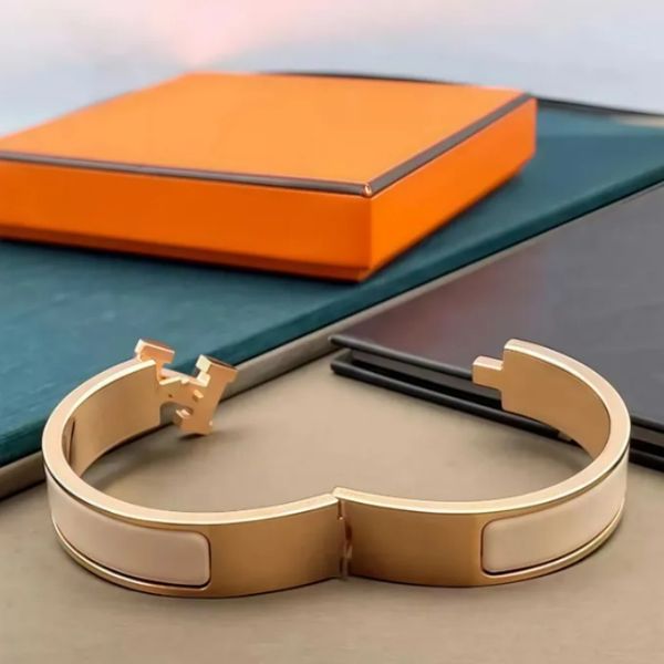 

Classic unisex fashion bracelet 18K gold bracelet ladies men's bracelet high quality ladies Valentine's Day gift.