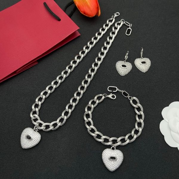 

Designer Jewelry Set Fashionable Brand Necklace and Bracelet Cuban Chain 18K Gold-plated Heart-shaped Pendant Jewelry Set Christmas Holiday Gift, Multi-color