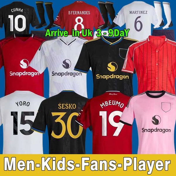 

25 26 DE LIGT HOJLUND MAINOO MOUNT football shirt Soccer Jersey Pre match Stone Roses MARTINEZ CASEMIRO B. FERNANDES 24 25 26 kit kids tops YORO DORGU Mount AMAD CUNHA999, Red