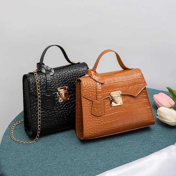 Chic CrocodileEmbossed Mini Handbag for Women Solid Color Twist Lock Closure Handbags Women Designer Tote Bag for Women PurseXJ251021