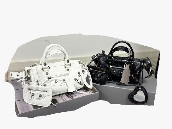 

2025 5aaaaa new Chic Luxury Designer Handbags -Versatile Leather Shoulder Cosmetic Bags Crossbody Clutch Bag Collection Shopping bag, White