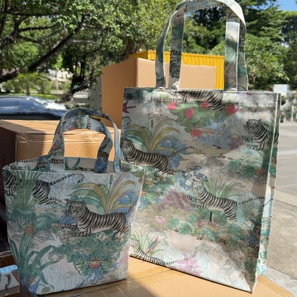 

Designer Animal Shoulder Beach Shopping Bag with Classic Cosmetic Beauty Pouch Makeup Organizer Box Storage Case VIP Gift, Sky blue