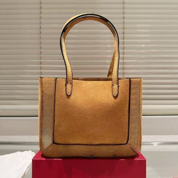 

Light luxury fashion mini handheld makeup bag with granular surface spherical rivets circular hollow decoration design single shoulder crossbody bag, No4(21*17cm)