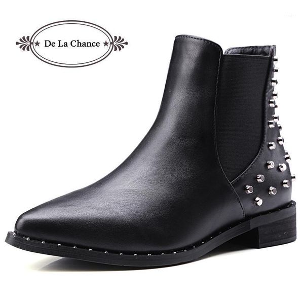 bottines plates homme cloutées