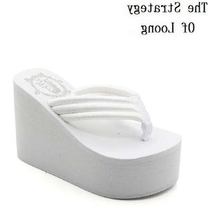 602 Fashion Summer Femmes Chunky Sole Talons talons Flip Flips Chaussures décontractées Arrivée imperméable Taiwan Slippers Sexy Lady S B55