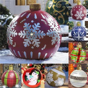 Boule décorée gonflable géante de Noël de 60 cm / 23,62 pouces avec pompe Décoration de cour extérieure de vacances de Noël Décor festif en PVC
