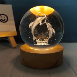 60 mm Crystal Glass Ball 3D laser gravd kleine nachtlichtlamp met LED houten basis huisdecoratie T0213