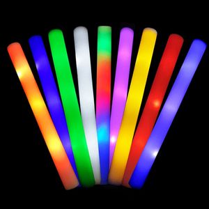 60pcs LED Glow Sticks Light Up Glow mousse Stick Décoration de mariage pour Glow in the Dark Party Flashing Cheer Tube 240407