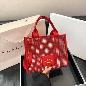 62% OFF Sac fourre-tout clouté de diamant de grande capacité de concepteur pour les nouveaux sacs à main à bandoulière haut de gamme à la mode pour femmes