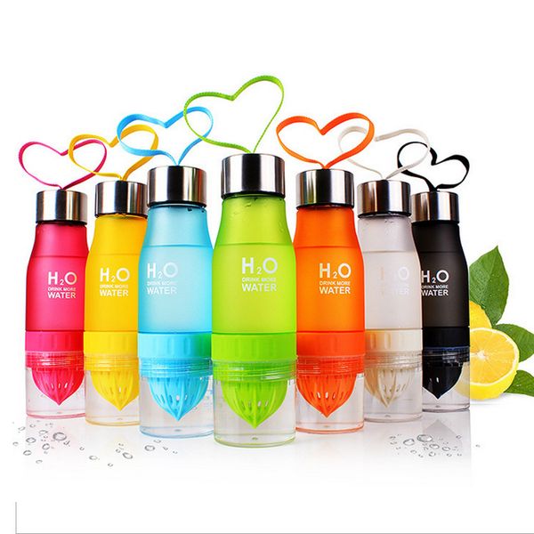 650 ml Sport Bouteille D'eau De Jus De Citron Infuseur Coupe flip couvercle fabricant de jus 7 couleurs livraison gratuite