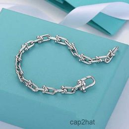 66sCharm Bracelets Tiff Tanys designer maison Savi le même bracelet en forme de U de haute qualité chaîne de verrouillage texture métallique cadeaux en fer à cheval avec emballage d'origine M3GY