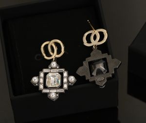 693072 Mix Simple Gold plaqué argent de luxe de luxe Designers Designers Lettres Géométriques célèbres Femmes Round Crystal Rinestone Pearl Oreau Mariage de mariage Diamant