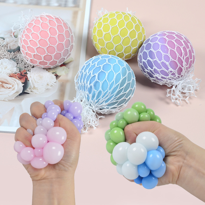 6cm Tricolor Discoloration TPR Soft Adhesive Pectin Grape Ball Toy Pinch Rainbow Decompression Ball Squeeze Ball